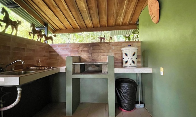 Las Horquetas Hütte | Linda cabaña rústica en Sarapiqui de Heredia con piscina y wifi