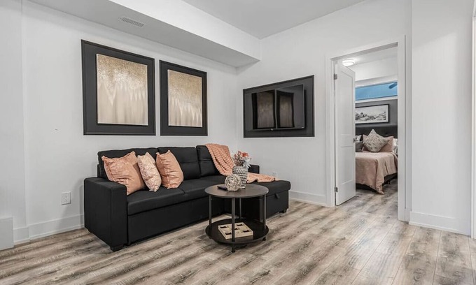 Niagara Falls Wohnung | NEW Stylish 1BR wBBQ | Close to Falls | Sleeps 4!