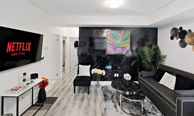 Niagara Falls Wohnung | Stylish 2BR Suite Located 7 Mins From the Falls and Sleeps 6 guests