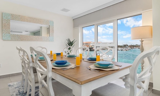 Oranjestad Eigentumswohnung | Beach Vibes Oceanfront Condo
