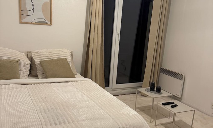 Villeneuve-la-Garenne Wohnung | Cosy studio 10min from Paris