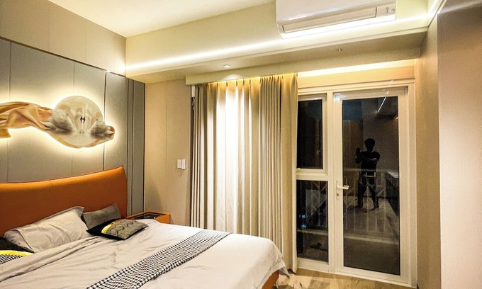Tambo Wohnung | Luxurious 4-bedroom with Sunset & Pool View across Okada Manila Bay near Airport