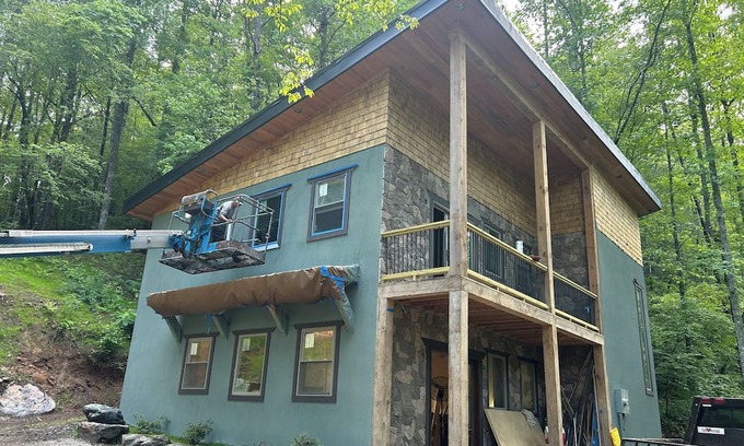 Ellijay Skihütte | Charming 3-bedroom Mountian Bike Trail chalet with AC and WiFi in serene Ellijay