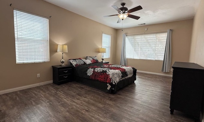 Moreno Valley Haus | 3-bedroom house in charming Moreno Valley with WiFi, AC. Fully furnished.