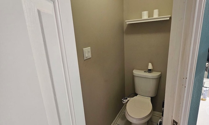 Spring Haus | Spacious 2140sqft 4-bedroom house with AC, WiFi. NO PARTIES/SMOKING.