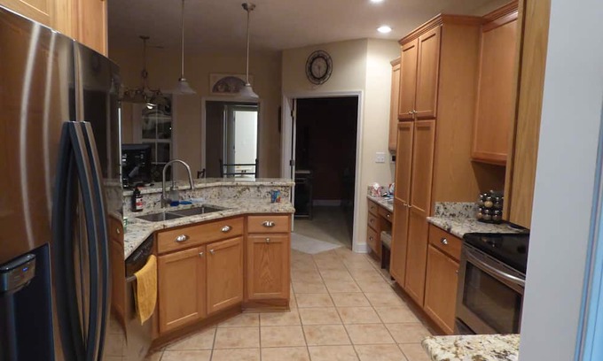 Waterford Plantation Haus | 5-bed home in Myrtle Beach has AC, WiFi, pool table, garage, HOA large amenities