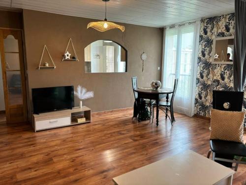 Montolivet Wohnung | Bois Lemaitre YourHostHelper