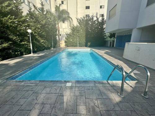 Germasogeia Wohnung | Sophisticated 2BR with Pool & Terrace Views