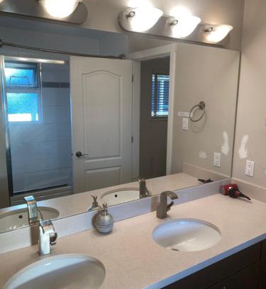 Richmond Haus | Large suite with separate bathroom