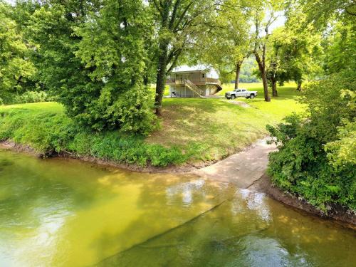 Lone Rock Haus | White River Cabin