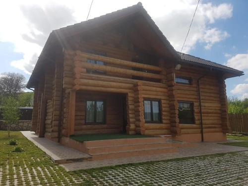 Dobrovat Haus | Pensiunea Rădăcina