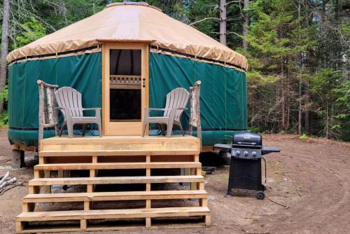 Brownfield Sonstige | Allie Mae Yurt nestled in the woods