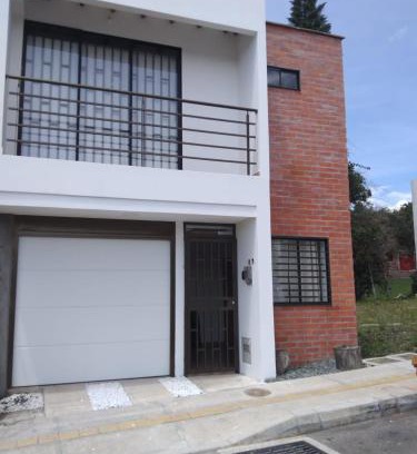 Retiro Haus | Casa de lujo En la Ceja, con parqueadero y BBQ