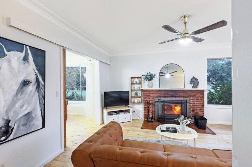 Romsey Haus | 'Hawthorn Park' Farm Homestead in Macedon Ranges