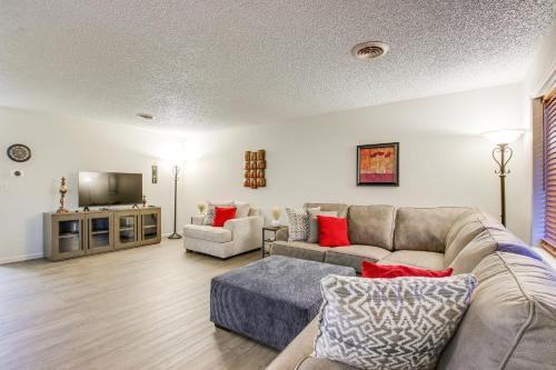Twain Wohnung | Centrally Located Apt about 2 Mi to University of Iowa