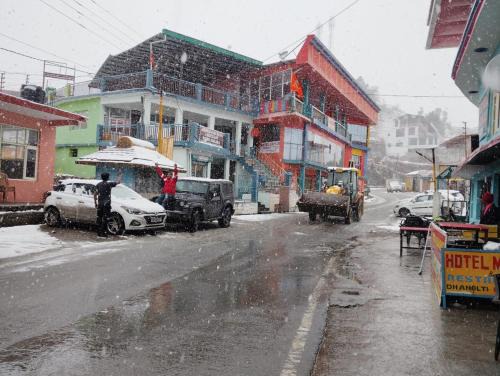 Dhanaulti Haus | Ashirwad guest house