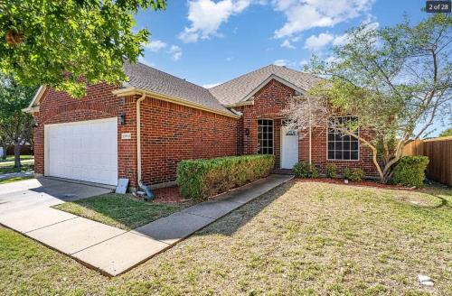 Rowlett Haus | Re-modeled home in a great area