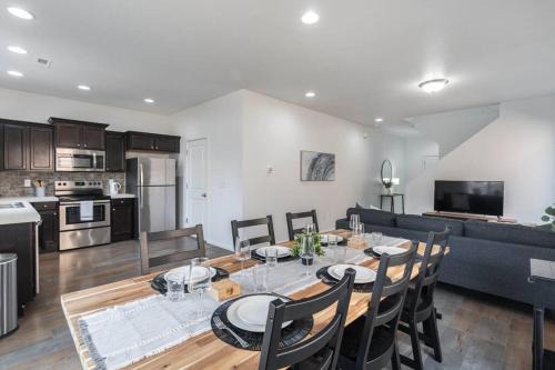 North Image Haus | Modern 3b/2b Retreat near Portland (Must-See)