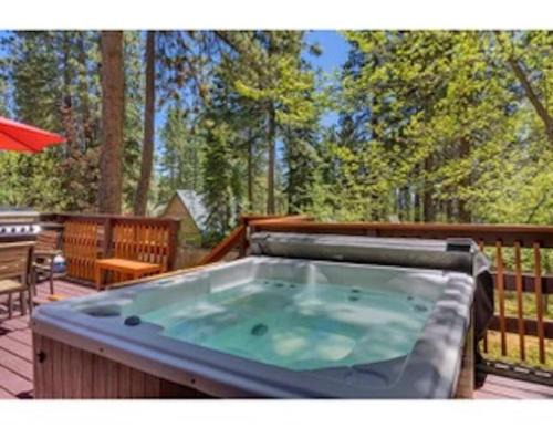 Brockway Haus | Cozy Pet-Friendly Cabin with Hot-Tub Walk to Lake Tahoe Beach