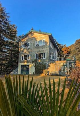 Shimla Haus | Master Bedroom Near Chail Sanctuary Woodrose Est