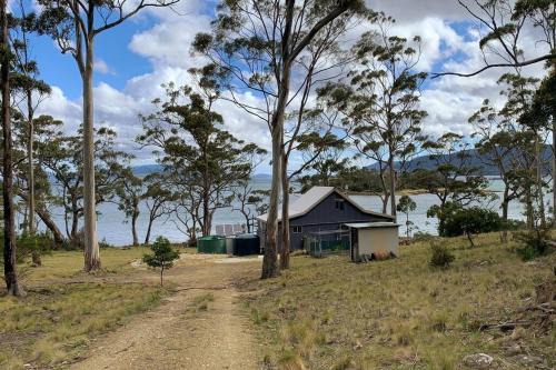 Apollo Bay Haus | Bruny Island, Secluded Waterfront on 5 acres