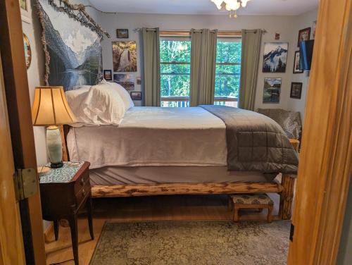 Surry Haus | Pond Memories - National Parks Suite - Paddling Included!