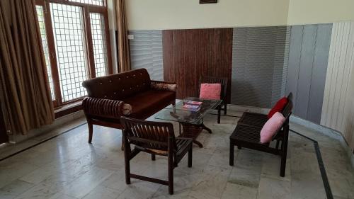 Amritsar Haus | Royal Oaks Guest House