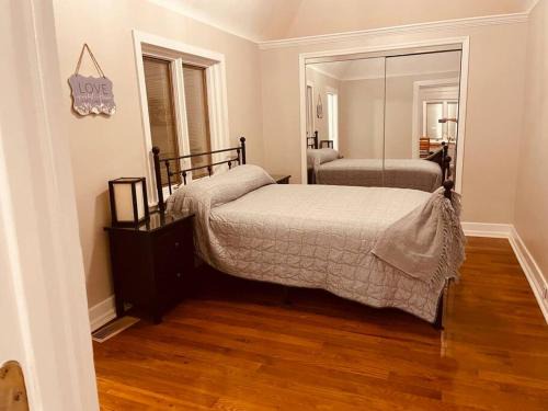 Shrewsbury Skihütte | Only Minutes to Downtown Webster Groves